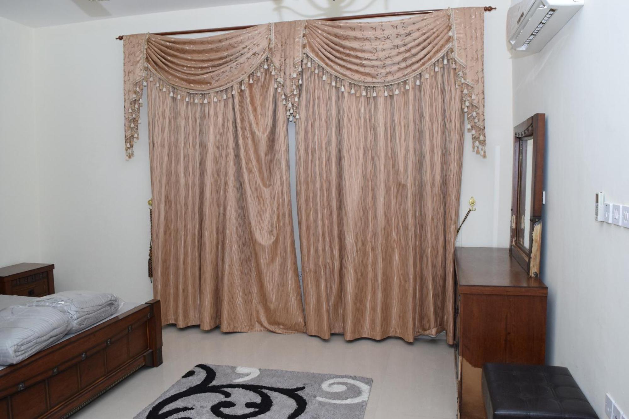 Red-37 - Bn Breek * Salalah